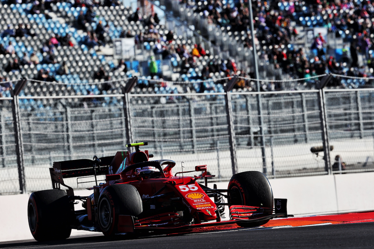 GP RUSSIA, Carlos Sainz Jr (ESP) Ferrari SF-21.
24.09.2021. Formula 1 World Championship, Rd 15, Russian Grand Prix, Sochi Autodrom, Sochi, Russia, Practice Day.
- www.xpbimages.com, EMail: requests@xpbimages.com © Copyright: Batchelor / XPB Images