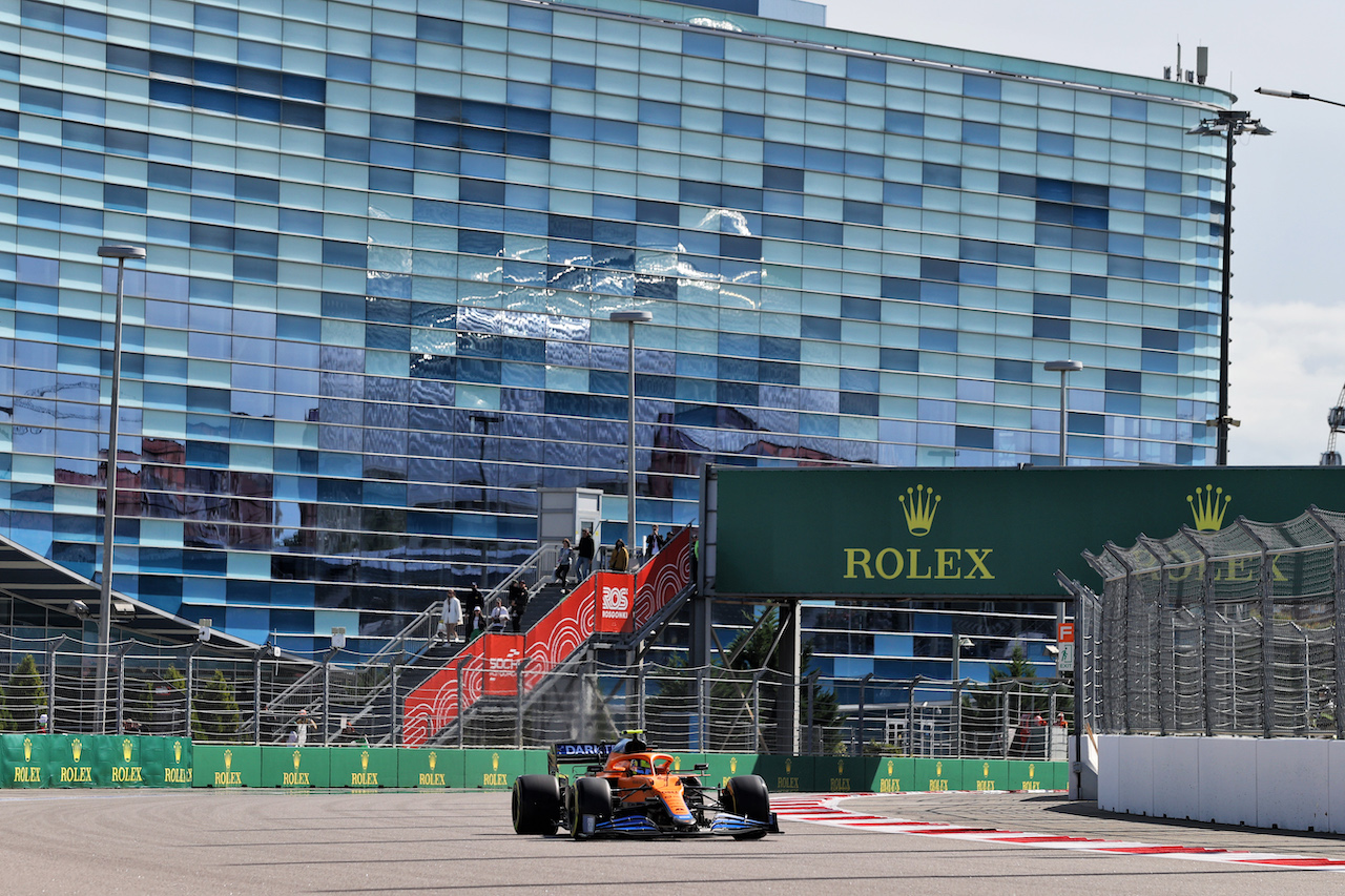 GP RUSSIA, Lando Norris (GBR) McLaren MCL35M.
24.09.2021. Formula 1 World Championship, Rd 15, Russian Grand Prix, Sochi Autodrom, Sochi, Russia, Practice Day.
- www.xpbimages.com, EMail: requests@xpbimages.com © Copyright: Moy / XPB Images