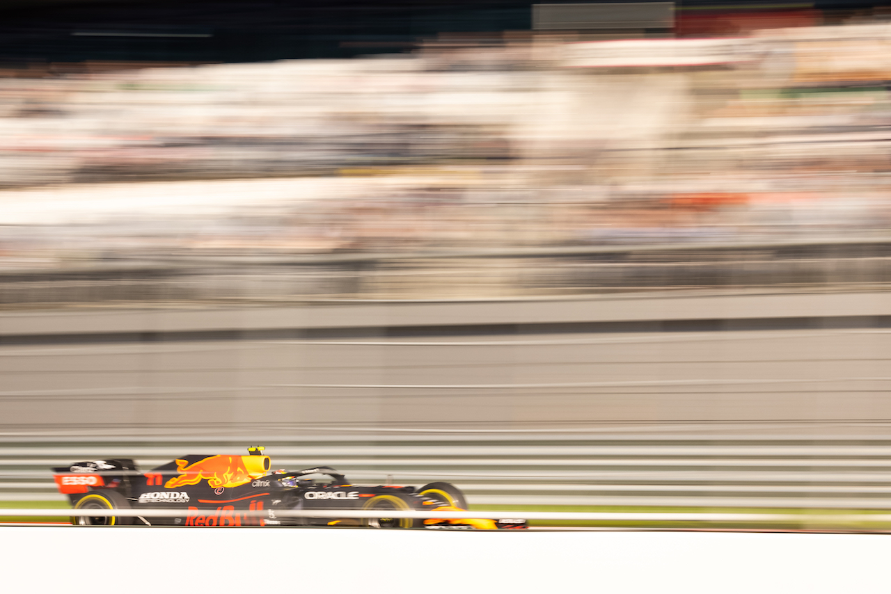GP RUSSIA, Sergio Perez (MEX) Red Bull Racing RB16B.
24.09.2021. Formula 1 World Championship, Rd 15, Russian Grand Prix, Sochi Autodrom, Sochi, Russia, Practice Day.
- www.xpbimages.com, EMail: requests@xpbimages.com © Copyright: Bearne / XPB Images