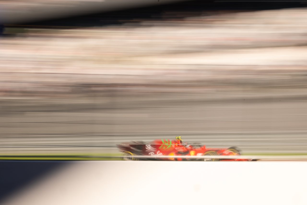GP RUSSIA, Carlos Sainz Jr (ESP) Ferrari SF-21.
24.09.2021. Formula 1 World Championship, Rd 15, Russian Grand Prix, Sochi Autodrom, Sochi, Russia, Practice Day.
- www.xpbimages.com, EMail: requests@xpbimages.com © Copyright: Bearne / XPB Images