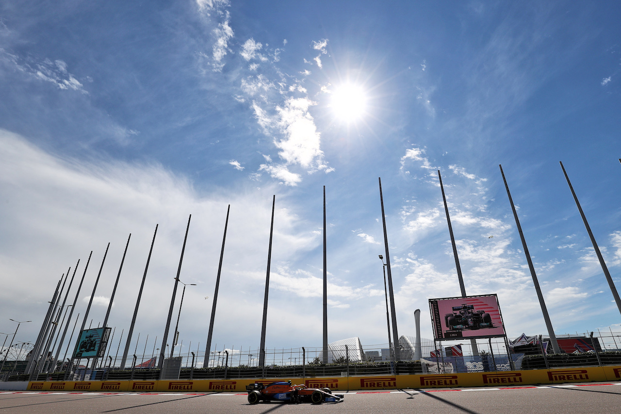 GP RUSSIA, Lando Norris (GBR) McLaren MCL35M.
24.09.2021. Formula 1 World Championship, Rd 15, Russian Grand Prix, Sochi Autodrom, Sochi, Russia, Practice Day.
- www.xpbimages.com, EMail: requests@xpbimages.com © Copyright: Moy / XPB Images