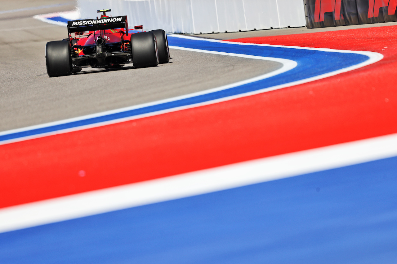 GP RUSSIA, Carlos Sainz Jr (ESP) Ferrari SF-21.
24.09.2021. Formula 1 World Championship, Rd 15, Russian Grand Prix, Sochi Autodrom, Sochi, Russia, Practice Day.
- www.xpbimages.com, EMail: requests@xpbimages.com © Copyright: Moy / XPB Images