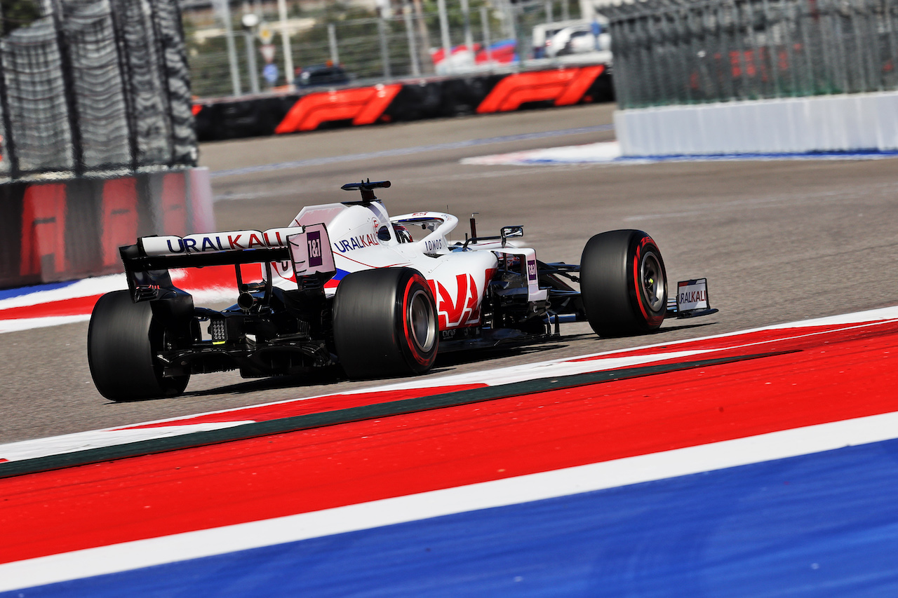 GP RUSSIA, Nikita Mazepin (RUS) Haas F1 Team VF-21.
24.09.2021. Formula 1 World Championship, Rd 15, Russian Grand Prix, Sochi Autodrom, Sochi, Russia, Practice Day.
- www.xpbimages.com, EMail: requests@xpbimages.com © Copyright: Moy / XPB Images