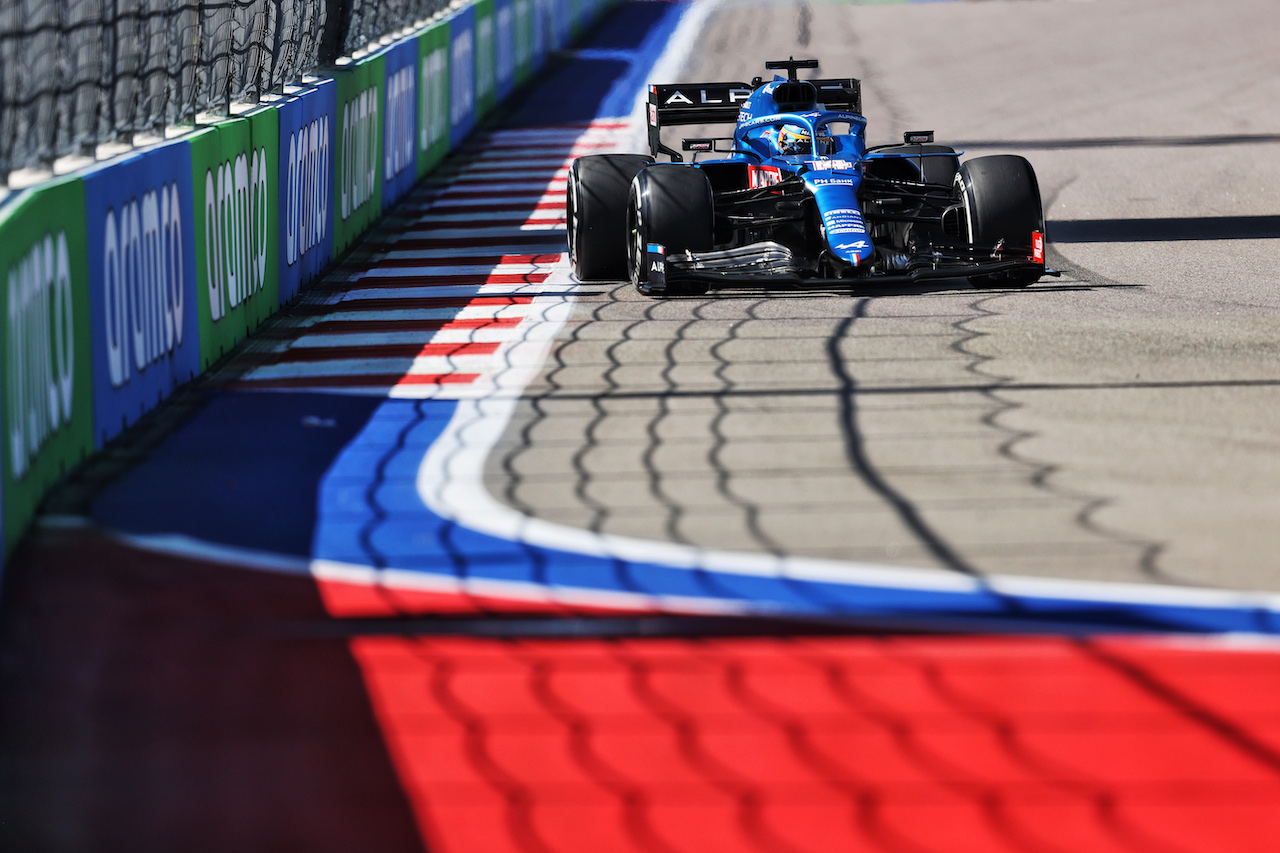 GP RUSSIA, Fernando Alonso (ESP) Alpine F1 Team A521.
24.09.2021. Formula 1 World Championship, Rd 15, Russian Grand Prix, Sochi Autodrom, Sochi, Russia, Practice Day.
- www.xpbimages.com, EMail: requests@xpbimages.com © Copyright: Moy / XPB Images