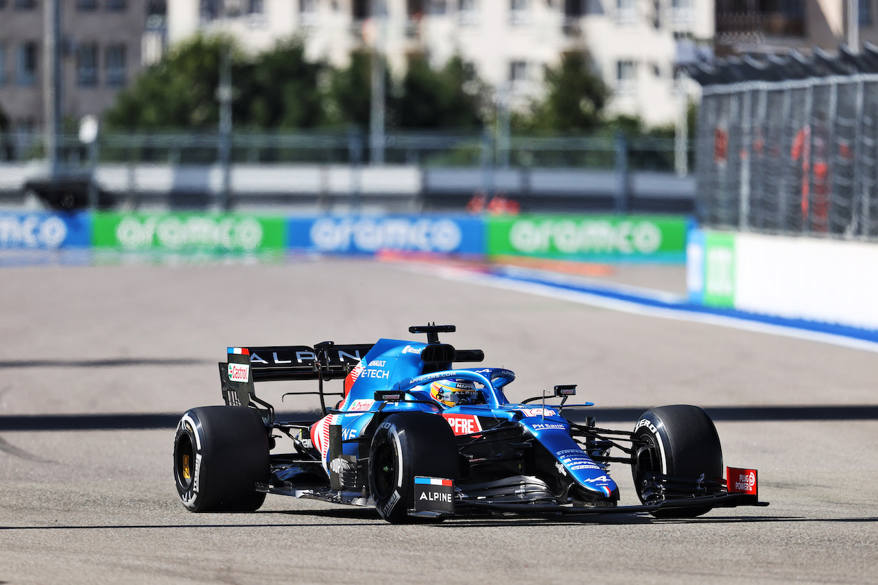 GP RUSSIA, Fernando Alonso (ESP) Alpine F1 Team A521.
24.09.2021. Formula 1 World Championship, Rd 15, Russian Grand Prix, Sochi Autodrom, Sochi, Russia, Practice Day.
- www.xpbimages.com, EMail: requests@xpbimages.com © Copyright: Moy / XPB Images