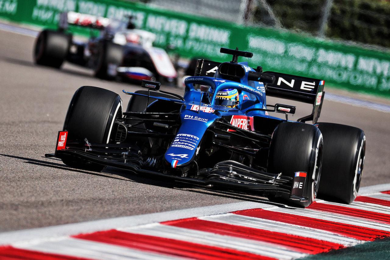 GP RUSSIA, Fernando Alonso (ESP) Alpine F1 Team A521.
24.09.2021. Formula 1 World Championship, Rd 15, Russian Grand Prix, Sochi Autodrom, Sochi, Russia, Practice Day.
- www.xpbimages.com, EMail: requests@xpbimages.com © Copyright: Batchelor / XPB Images
