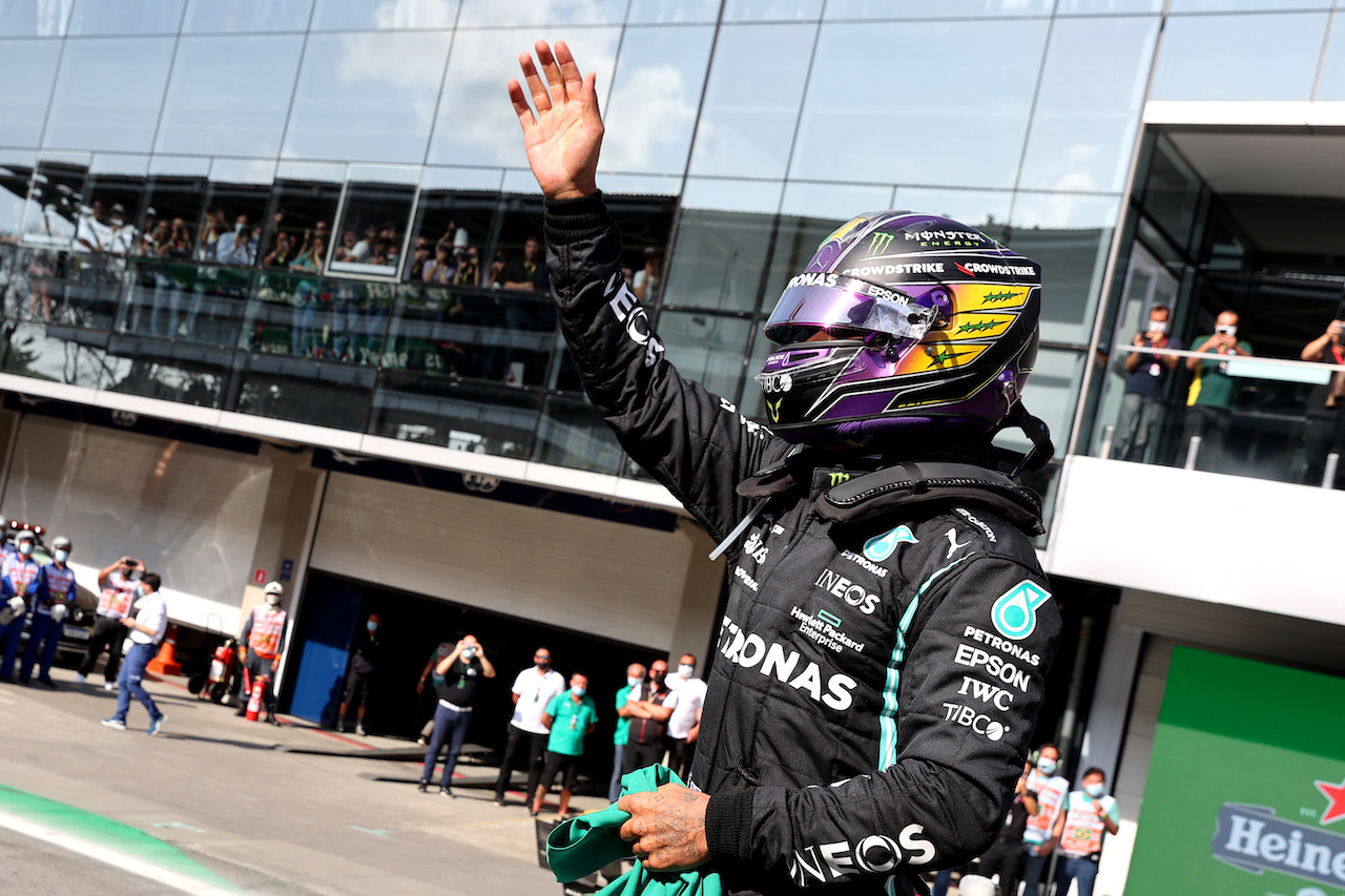 GP SAN PAOLO, 1st place Lewis Hamilton (GBR) Mercedes AMG F1 W12.
14.11.2021. Formula 1 World Championship, Rd 19, Brazilian Grand Prix, Sao Paulo, Brazil, Gara Day.
- www.xpbimages.com, EMail: requests@xpbimages.com ¬© Copyright: Batchelor / XPB Images