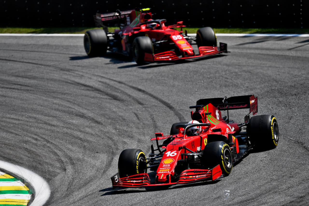 GP SAN PAOLO, Charles Leclerc (MON) Ferrari SF-21 davanti a team mate Carlos Sainz Jr (ESP) Ferrari SF-21.
14.11.2021. Formula 1 World Championship, Rd 19, Brazilian Grand Prix, Sao Paulo, Brazil, Gara Day.
- www.xpbimages.com, EMail: requests@xpbimages.com © Copyright: Carezzevoli / XPB Images