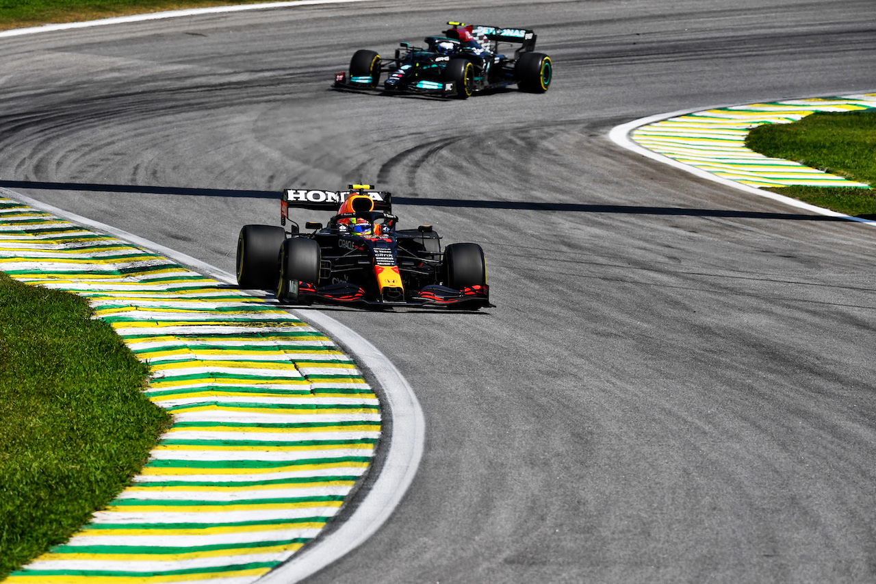 GP SAN PAOLO, Sergio Perez (MEX) Red Bull Racing RB16B.
14.11.2021. Formula 1 World Championship, Rd 19, Brazilian Grand Prix, Sao Paulo, Brazil, Gara Day.
- www.xpbimages.com, EMail: requests@xpbimages.com © Copyright: Carezzevoli / XPB Images