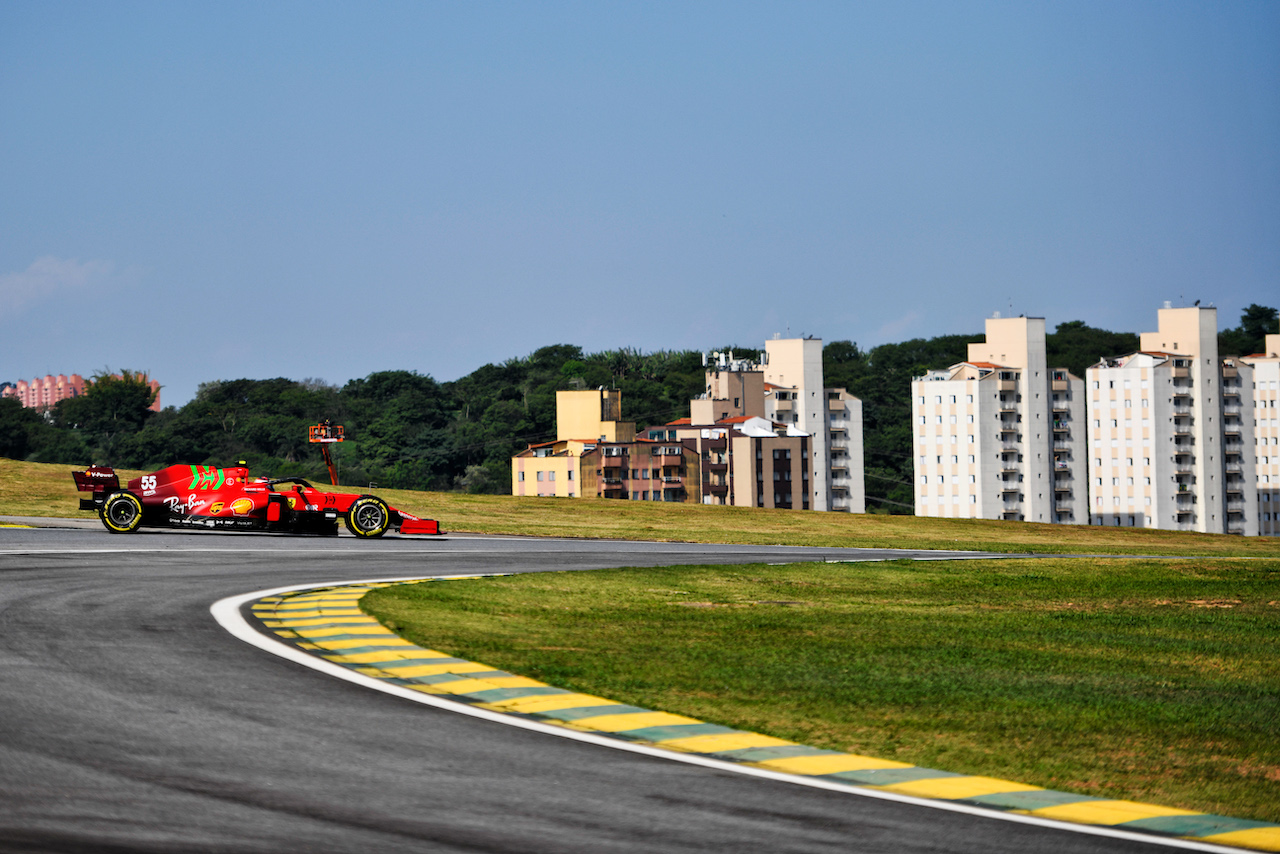 GP SAN PAOLO, Carlos Sainz Jr (ESP) Ferrari SF-21.
14.11.2021. Formula 1 World Championship, Rd 19, Brazilian Grand Prix, Sao Paulo, Brazil, Gara Day.
- www.xpbimages.com, EMail: requests@xpbimages.com © Copyright: Carezzevoli / XPB Images