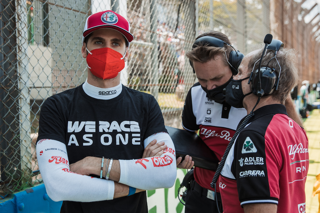 GP SAN PAOLO, Antonio Giovinazzi (ITA) Alfa Romeo Racing on the grid.
14.11.2021. Formula 1 World Championship, Rd 19, Brazilian Grand Prix, Sao Paulo, Brazil, Gara Day.
- www.xpbimages.com, EMail: requests@xpbimages.com © Copyright: Batchelor / XPB Images