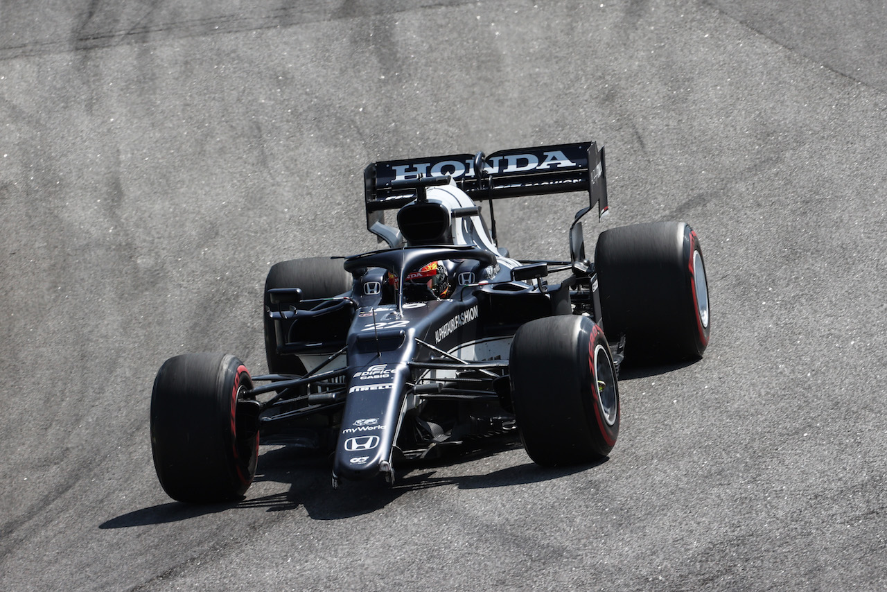 GP SAN PAOLO, Yuki Tsunoda (JPN) AlphaTauri AT02 with a broken front wing.
14.11.2021. Formula 1 World Championship, Rd 19, Brazilian Grand Prix, Sao Paulo, Brazil, Gara Day.
- www.xpbimages.com, EMail: requests@xpbimages.com © Copyright: Charniaux / XPB Images