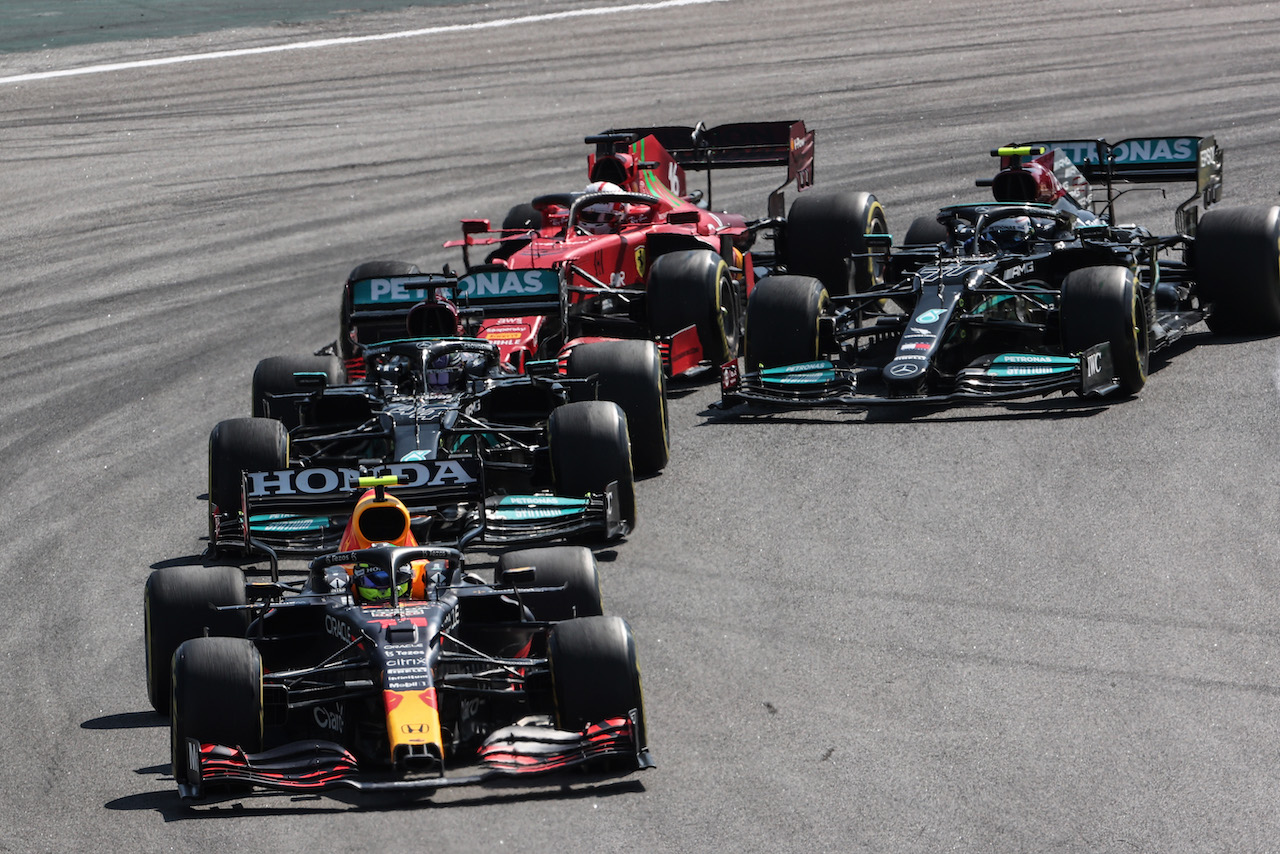 GP SAN PAOLO, Max Verstappen (NLD) Red Bull Racing RB16B.
14.11.2021. Formula 1 World Championship, Rd 19, Brazilian Grand Prix, Sao Paulo, Brazil, Gara Day.
- www.xpbimages.com, EMail: requests@xpbimages.com © Copyright: Charniaux / XPB Images