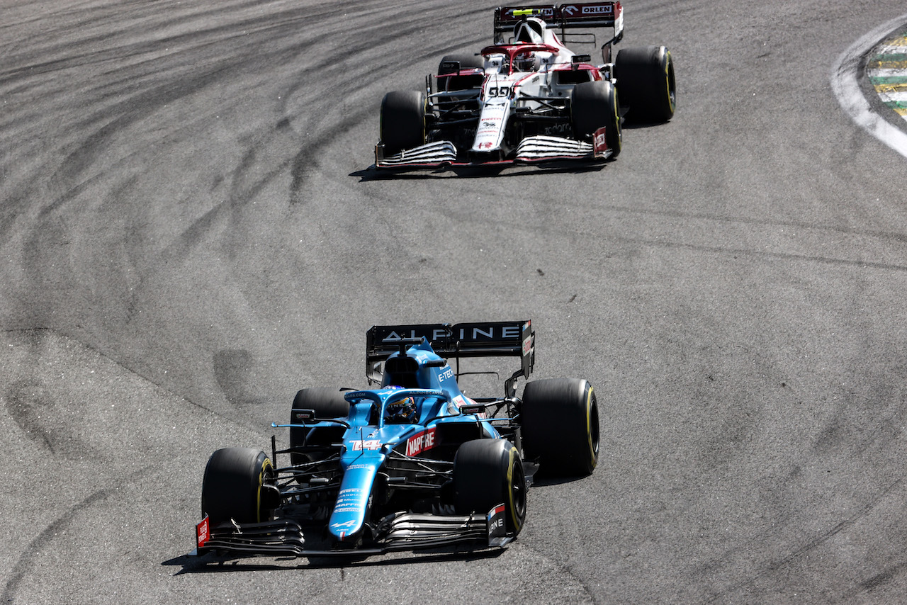 GP SAN PAOLO, Fernando Alonso (ESP) Alpine F1 Team A521.
14.11.2021. Formula 1 World Championship, Rd 19, Brazilian Grand Prix, Sao Paulo, Brazil, Gara Day.
- www.xpbimages.com, EMail: requests@xpbimages.com © Copyright: Charniaux / XPB Images