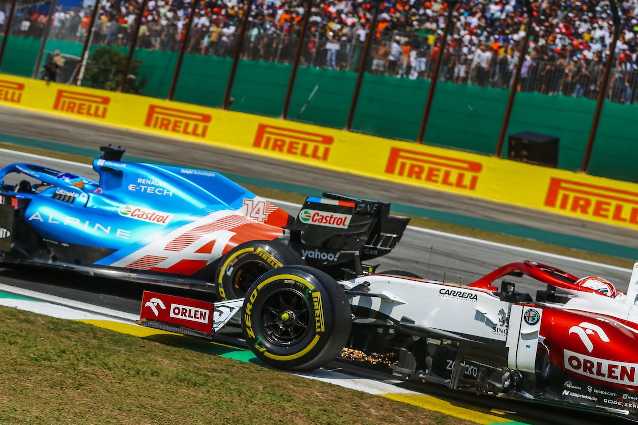 GP SAN PAOLO, Fernando Alonso (ESP) Alpine F1 Team A521 e Antonio Giovinazzi (ITA) Alfa Romeo Racing C41 battle for position.
14.11.2021. Formula 1 World Championship, Rd 19, Brazilian Grand Prix, Sao Paulo, Brazil, Gara Day.
- www.xpbimages.com, EMail: requests@xpbimages.com © Copyright: XPB Images