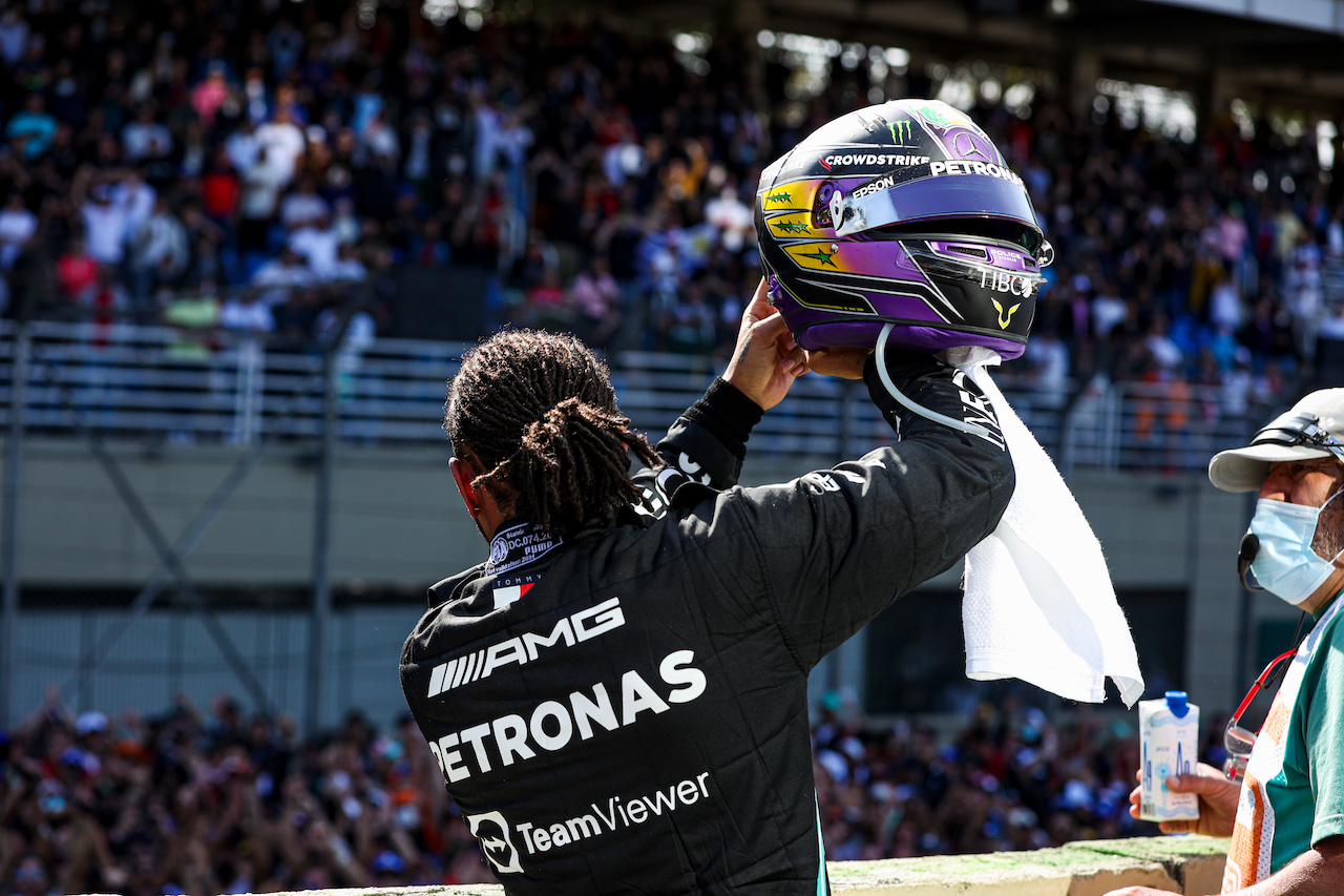 GP SAN PAOLO, Gara winner Lewis Hamilton (GBR) Mercedes AMG F1 celebrates in parc ferme.
14.11.2021. Formula 1 World Championship, Rd 19, Brazilian Grand Prix, Sao Paulo, Brazil, Gara Day.
- www.xpbimages.com, EMail: requests@xpbimages.com © Copyright: FIA Pool Image for Editorial Use Only