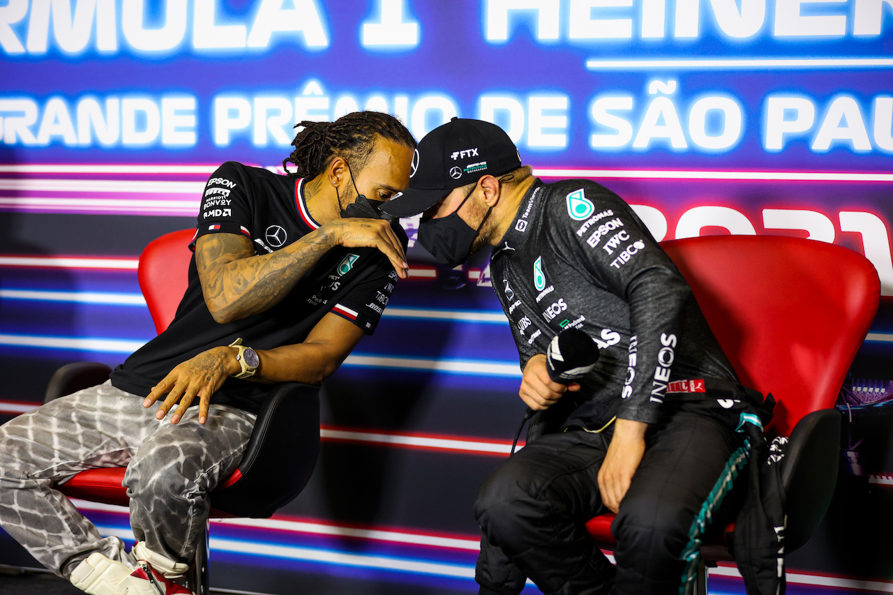 GP SAN PAOLO, (L to R): Lewis Hamilton (GBR) Mercedes AMG F1 e Valtteri Bottas (FIN) Mercedes AMG F1 in the post race FIA Press Conference.
14.11.2021. Formula 1 World Championship, Rd 19, Brazilian Grand Prix, Sao Paulo, Brazil, Gara Day.
- www.xpbimages.com, EMail: requests@xpbimages.com © Copyright: FIA Pool Image for Editorial Use Only