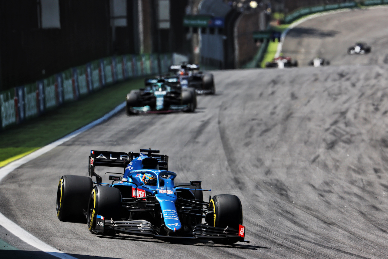 GP SAN PAOLO, Fernando Alonso (ESP) Alpine F1 Team A521.
14.11.2021. Formula 1 World Championship, Rd 19, Brazilian Grand Prix, Sao Paulo, Brazil, Gara Day.
- www.xpbimages.com, EMail: requests@xpbimages.com © Copyright: Batchelor / XPB Images