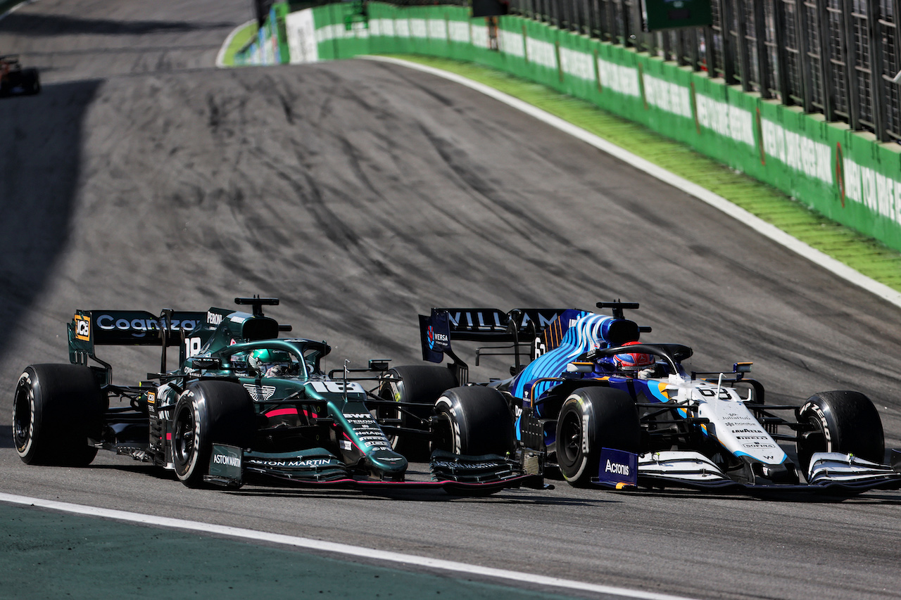 GP SAN PAOLO, Lance Stroll (CDN) Aston Martin F1 Team AMR21 e George Russell (GBR) Williams Racing FW43B battle for position.
14.11.2021. Formula 1 World Championship, Rd 19, Brazilian Grand Prix, Sao Paulo, Brazil, Gara Day.
- www.xpbimages.com, EMail: requests@xpbimages.com © Copyright: Batchelor / XPB Images