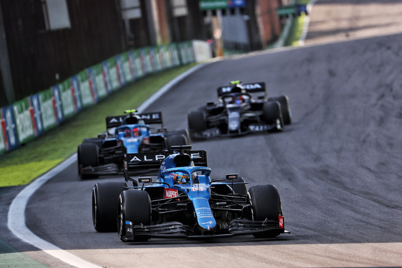 GP SAN PAOLO, Fernando Alonso (ESP) Alpine F1 Team A521.
14.11.2021. Formula 1 World Championship, Rd 19, Brazilian Grand Prix, Sao Paulo, Brazil, Gara Day.
- www.xpbimages.com, EMail: requests@xpbimages.com © Copyright: Batchelor / XPB Images