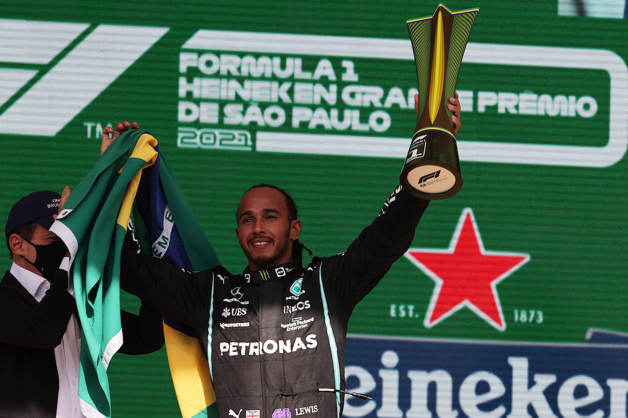 GP SAN PAOLO, 1st place Lewis Hamilton (GBR) Mercedes AMG F1 W12.
14.11.2021. Formula 1 World Championship, Rd 19, Brazilian Grand Prix, Sao Paulo, Brazil, Gara Day.
- www.xpbimages.com, EMail: requests@xpbimages.com © Copyright: Batchelor / XPB Images