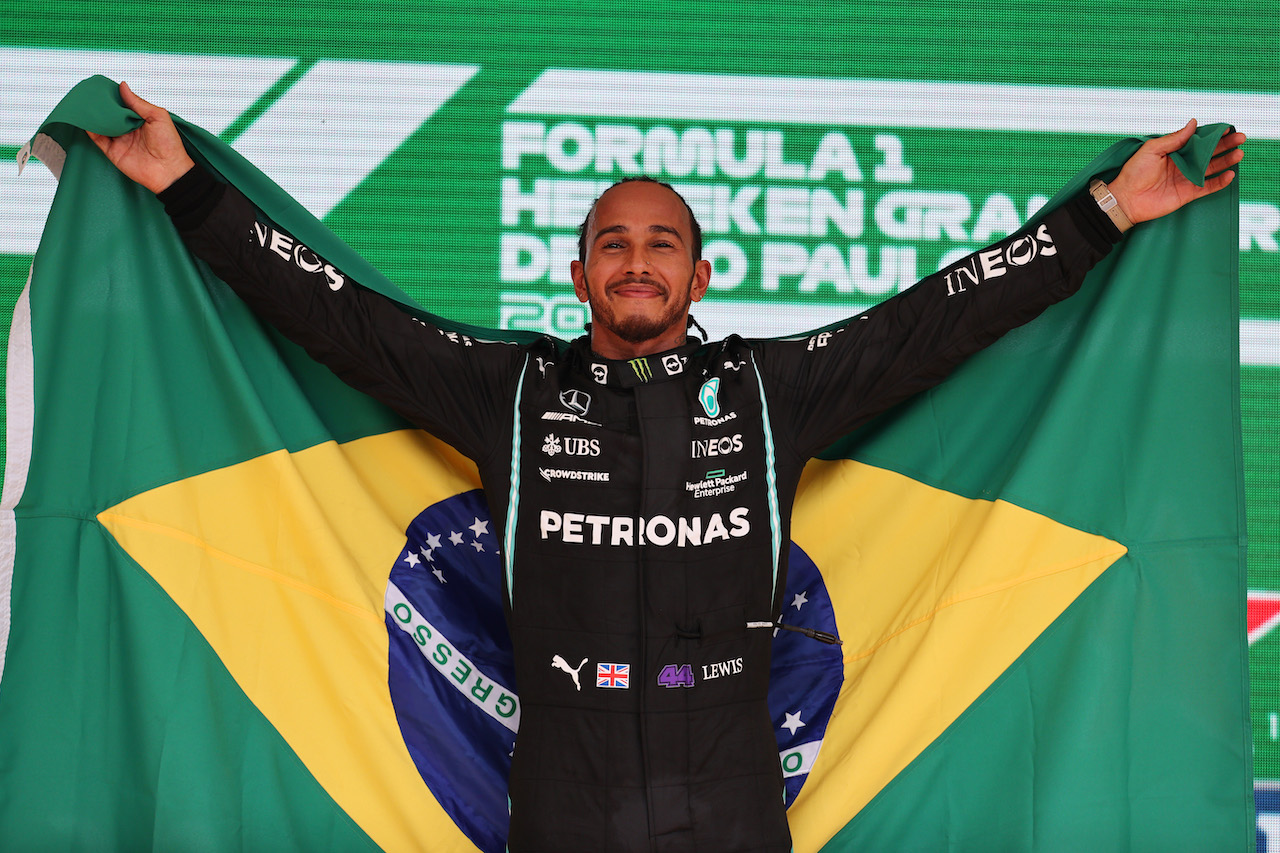 GP SAN PAOLO, 1st place Lewis Hamilton (GBR) Mercedes AMG F1 W12.
14.11.2021. Formula 1 World Championship, Rd 19, Brazilian Grand Prix, Sao Paulo, Brazil, Gara Day.
- www.xpbimages.com, EMail: requests@xpbimages.com © Copyright: Batchelor / XPB Images