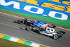 GP SAN PAOLO, Esteban Ocon (FRA) Alpine F1 Team A521 e Pierre Gasly (FRA) AlphaTauri AT02 bsp.
14.11.2021. Formula 1 World Championship, Rd 19, Brazilian Grand Prix, Sao Paulo, Brazil, Gara Day.
- www.xpbimages.com, EMail: requests@xpbimages.com © Copyright: XPB Images