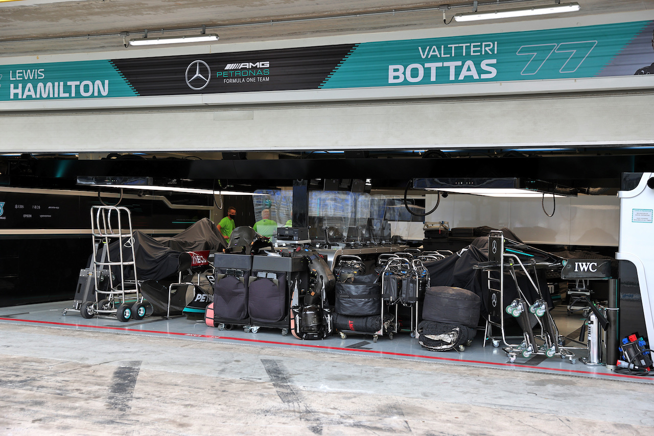 GP SAN PAOLO, Mercedes AMG F1 equipment in the pit garages.
11.11.2021. Formula 1 World Championship, Rd 19, Brazilian Grand Prix, Sao Paulo, Brazil, Preparation Day.
- www.xpbimages.com, EMail: requests@xpbimages.com © Copyright: Batchelor / XPB Images