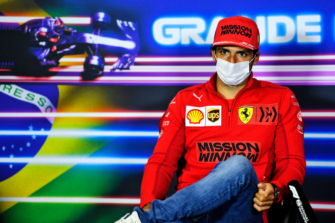 GP SAN PAOLO, Carlos Sainz Jr (ESP) Ferrari in the FIA Press Conference.
11.11.2021. Formula 1 World Championship, Rd 19, Brazilian Grand Prix, Sao Paulo, Brazil, Preparation Day.
- www.xpbimages.com, EMail: requests@xpbimages.com © Copyright: Carezzevoli / XPB Images