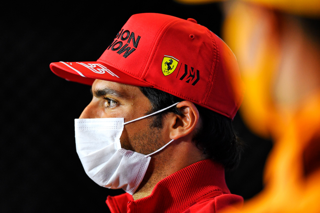 GP SAN PAOLO, Carlos Sainz Jr (ESP) Ferrari in the FIA Press Conference.
11.11.2021. Formula 1 World Championship, Rd 19, Brazilian Grand Prix, Sao Paulo, Brazil, Preparation Day.
- www.xpbimages.com, EMail: requests@xpbimages.com © Copyright: Carezzevoli / XPB Images