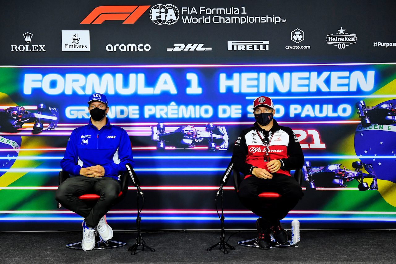 GP SAN PAOLO, (L to R): Mick Schumacher (GER) Haas F1 Team e Kimi Raikkonen (FIN) Alfa Romeo Racing in the FIA Press Conference.
11.11.2021. Formula 1 World Championship, Rd 19, Brazilian Grand Prix, Sao Paulo, Brazil, Preparation Day.
- www.xpbimages.com, EMail: requests@xpbimages.com © Copyright: Carezzevoli / XPB Images