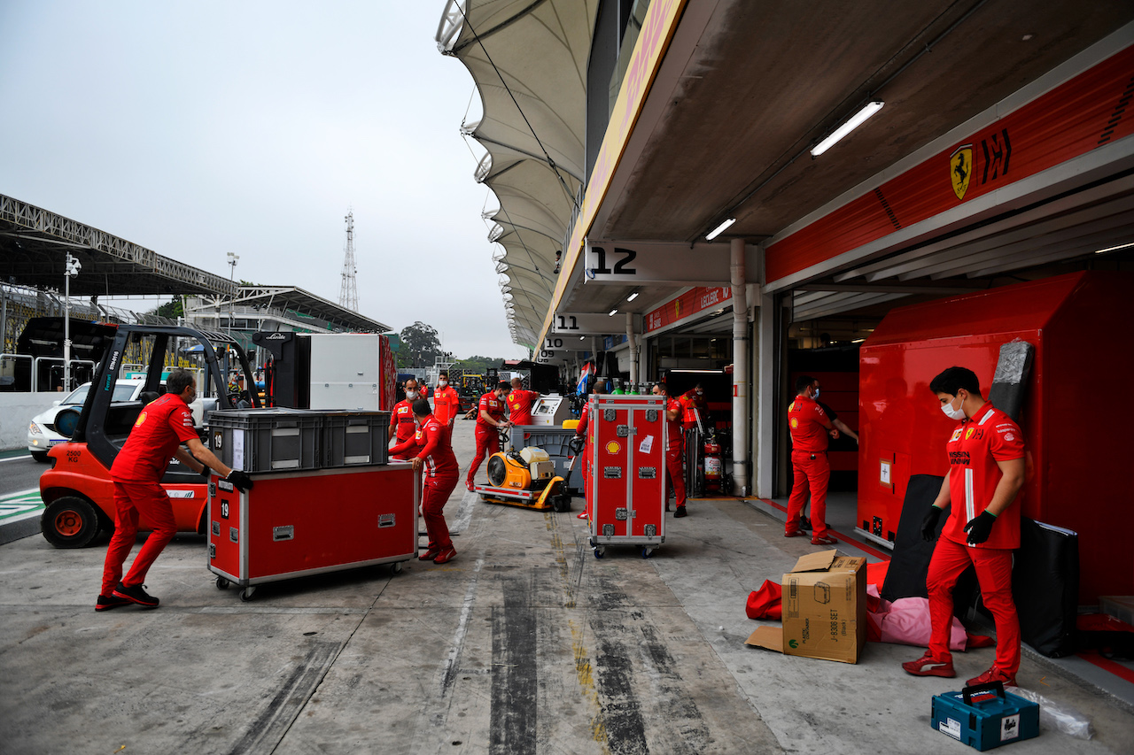 GP SAN PAOLO, Ferrari freght arrives in the pits.
11.11.2021. Formula 1 World Championship, Rd 19, Brazilian Grand Prix, Sao Paulo, Brazil, Preparation Day.
- www.xpbimages.com, EMail: requests@xpbimages.com © Copyright: Carezzevoli / XPB Images