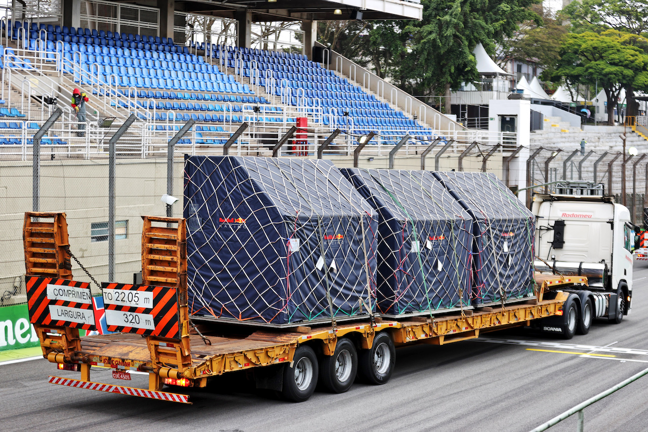 GP SAN PAOLO, Red Bull Racing freight arrives at the circuit.
11.11.2021. Formula 1 World Championship, Rd 19, Brazilian Grand Prix, Sao Paulo, Brazil, Preparation Day.
- www.xpbimages.com, EMail: requests@xpbimages.com © Copyright: Batchelor / XPB Images