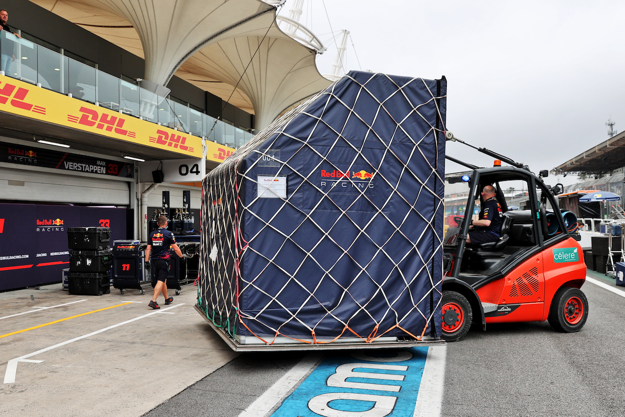 GP SAN PAOLO, Red Bull Racing freight arriving in the pits.
11.11.2021. Formula 1 World Championship, Rd 19, Brazilian Grand Prix, Sao Paulo, Brazil, Preparation Day.
- www.xpbimages.com, EMail: requests@xpbimages.com © Copyright: Batchelor / XPB Images