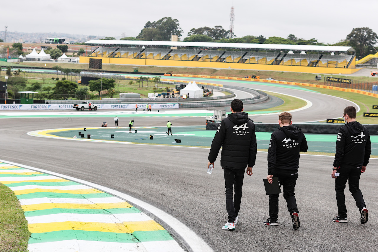 GP SAN PAOLO, Esteban Ocon (FRA) Alpine F1 Team walks the circuit with the team.
11.11.2021. Formula 1 World Championship, Rd 19, Brazilian Grand Prix, Sao Paulo, Brazil, Preparation Day.
- www.xpbimages.com, EMail: requests@xpbimages.com © Copyright: Charniaux / XPB Images