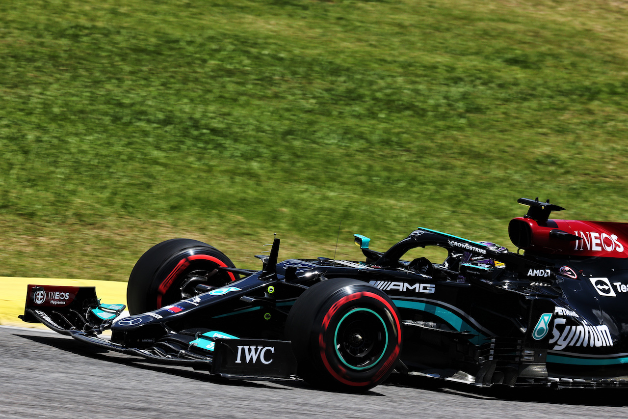 GP SAN PAOLO, Lewis Hamilton (GBR) Mercedes AMG F1 W12.
13.11.2021. Formula 1 World Championship, Rd 19, Brazilian Grand Prix, Sao Paulo, Brazil, Sprint Gara Day.
- www.xpbimages.com, EMail: requests@xpbimages.com © Copyright: Batchelor / XPB Images