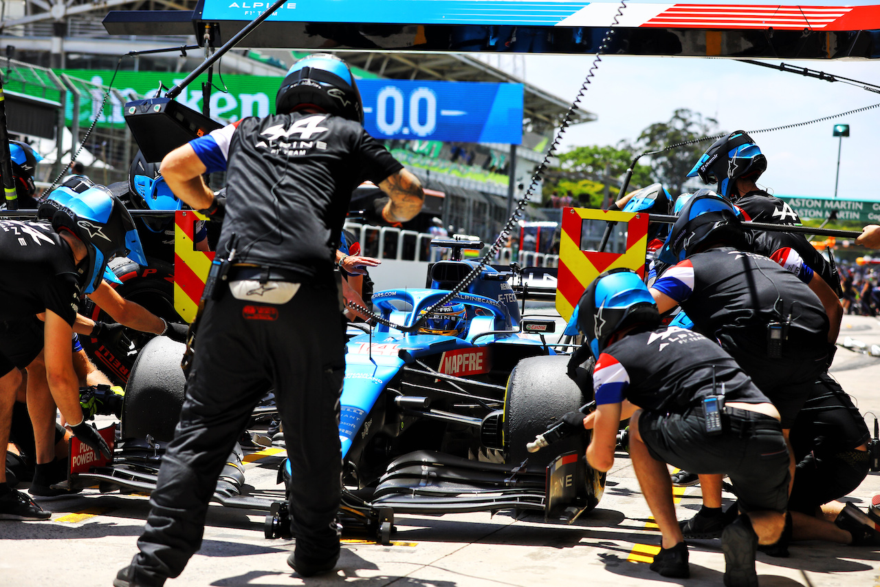 GP SAN PAOLO, Fernando Alonso (ESP) Alpine F1 Team A521 in the pits.
13.11.2021. Formula 1 World Championship, Rd 19, Brazilian Grand Prix, Sao Paulo, Brazil, Sprint Gara Day.
- www.xpbimages.com, EMail: requests@xpbimages.com © Copyright: XPB Images