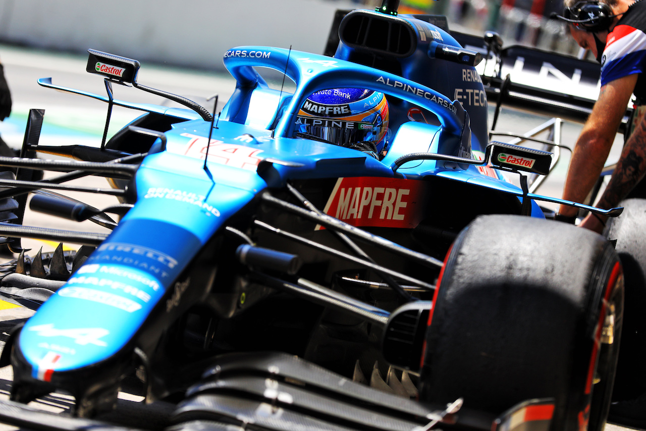 GP SAN PAOLO, Fernando Alonso (ESP) Alpine F1 Team A521 in the pits.
13.11.2021. Formula 1 World Championship, Rd 19, Brazilian Grand Prix, Sao Paulo, Brazil, Sprint Gara Day.
- www.xpbimages.com, EMail: requests@xpbimages.com © Copyright: XPB Images