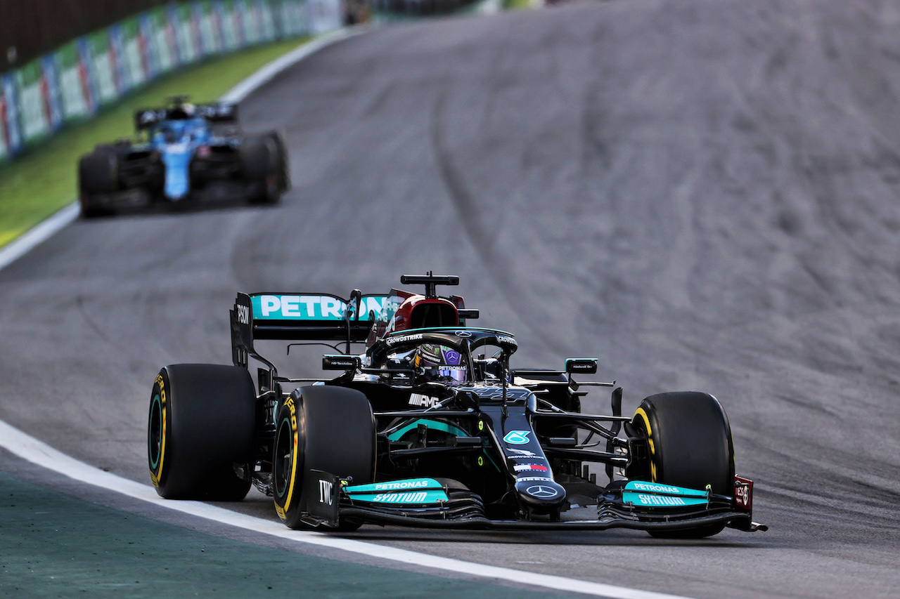 GP SAN PAOLO, Lewis Hamilton (GBR) Mercedes AMG F1 W12.
13.11.2021. Formula 1 World Championship, Rd 19, Brazilian Grand Prix, Sao Paulo, Brazil, Sprint Gara Day.
- www.xpbimages.com, EMail: requests@xpbimages.com © Copyright: Batchelor / XPB Images