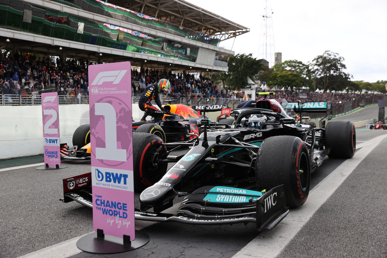 GP SAN PAOLO, Valtteri Bottas (FIN) Mercedes AMG F1 celebrates finishing first in Sprint.
13.11.2021. Formula 1 World Championship, Rd 19, Brazilian Grand Prix, Sao Paulo, Brazil, Sprint Gara Day.
- www.xpbimages.com, EMail: requests@xpbimages.com ¬© Copyright: Batchelor / XPB Images