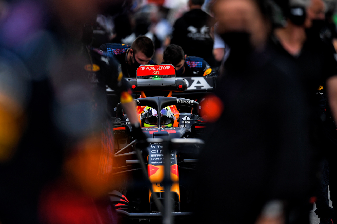 GP SAN PAOLO, Sergio Perez (MEX) Red Bull Racing RB16B on the grid.
13.11.2021. Formula 1 World Championship, Rd 19, Brazilian Grand Prix, Sao Paulo, Brazil, Sprint Gara Day.
- www.xpbimages.com, EMail: requests@xpbimages.com © Copyright: Carezzevoli / XPB Images