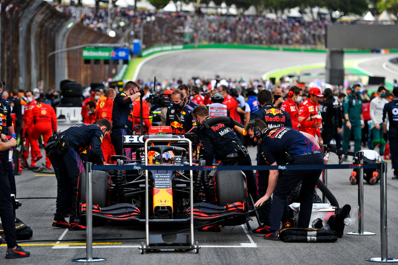 GP SAN PAOLO, Max Verstappen (NLD) Red Bull Racing RB16B on the grid.
13.11.2021. Formula 1 World Championship, Rd 19, Brazilian Grand Prix, Sao Paulo, Brazil, Sprint Gara Day.
- www.xpbimages.com, EMail: requests@xpbimages.com © Copyright: Carezzevoli / XPB Images