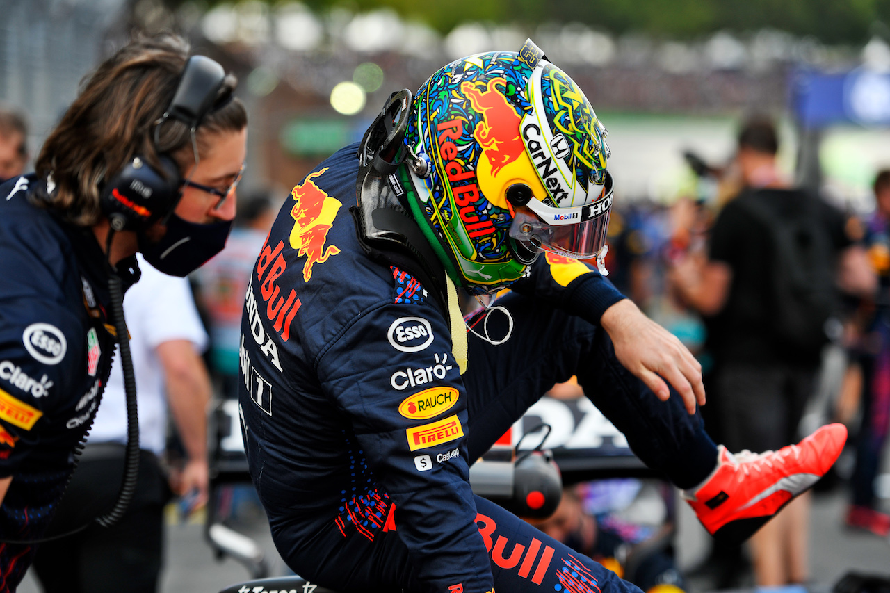 GP SAN PAOLO, Max Verstappen (NLD) Red Bull Racing RB16B on the grid.
13.11.2021. Formula 1 World Championship, Rd 19, Brazilian Grand Prix, Sao Paulo, Brazil, Sprint Gara Day.
- www.xpbimages.com, EMail: requests@xpbimages.com © Copyright: Carezzevoli / XPB Images