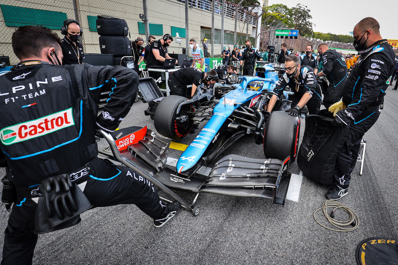 GP SAN PAOLO, Fernando Alonso (ESP) Alpine F1 Team A521 on the grid.
13.11.2021. Formula 1 World Championship, Rd 19, Brazilian Grand Prix, Sao Paulo, Brazil, Sprint Gara Day.
- www.xpbimages.com, EMail: requests@xpbimages.com © Copyright: Charniaux / XPB Images