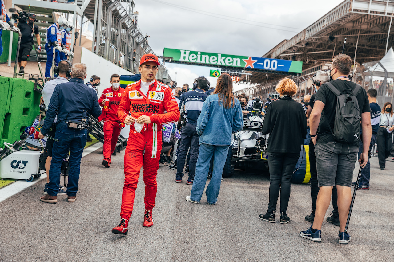 GP SAN PAOLO, Carlos Sainz Jr (ESP) Ferrari on the grid.
13.11.2021. Formula 1 World Championship, Rd 19, Brazilian Grand Prix, Sao Paulo, Brazil, Sprint Gara Day.
- www.xpbimages.com, EMail: requests@xpbimages.com © Copyright: Batchelor / XPB Images