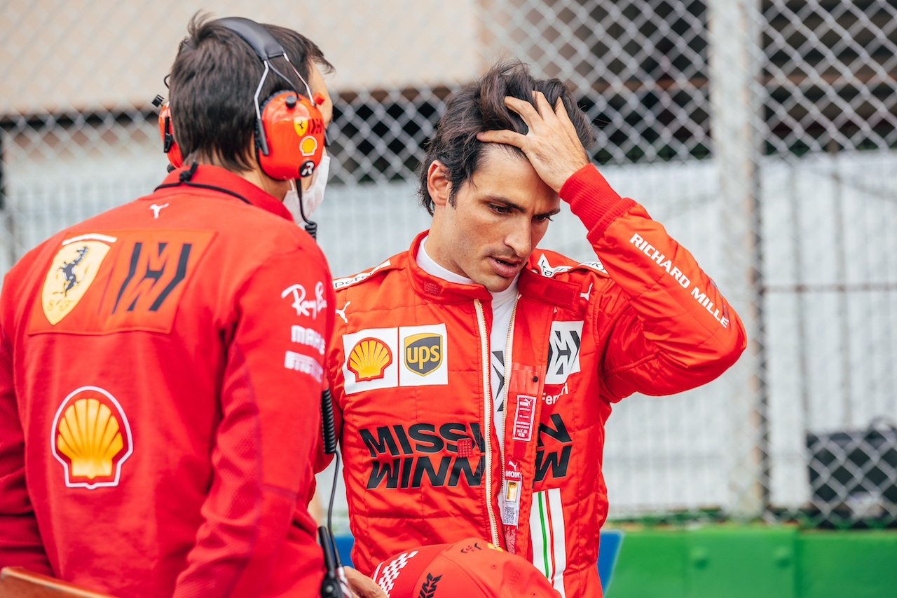 GP SAN PAOLO, Carlos Sainz Jr (ESP) Ferrari on the grid.
13.11.2021. Formula 1 World Championship, Rd 19, Brazilian Grand Prix, Sao Paulo, Brazil, Sprint Gara Day.
- www.xpbimages.com, EMail: requests@xpbimages.com © Copyright: Batchelor / XPB Images