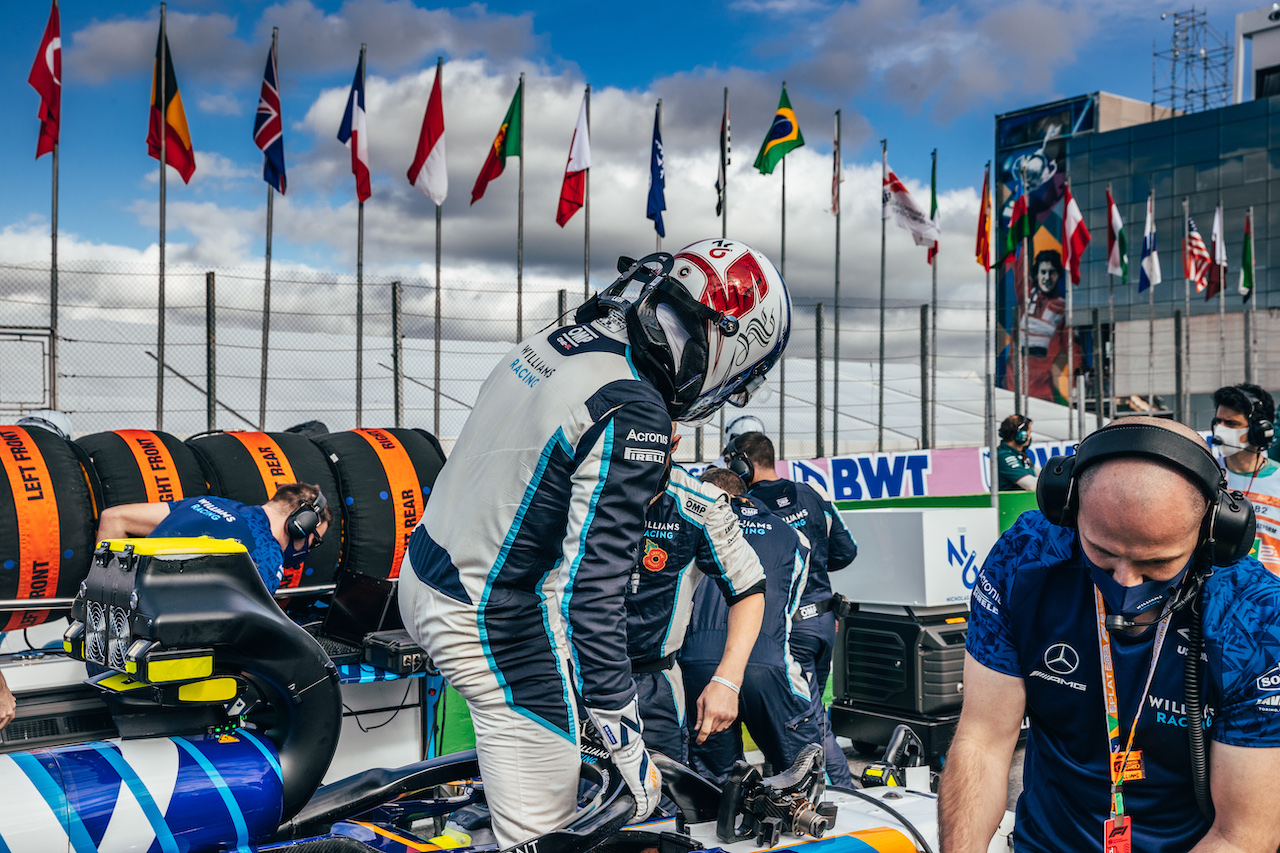 GP SAN PAOLO, Nicholas Latifi (CDN) Williams Racing on the grid.
13.11.2021. Formula 1 World Championship, Rd 19, Brazilian Grand Prix, Sao Paulo, Brazil, Sprint Gara Day.
- www.xpbimages.com, EMail: requests@xpbimages.com © Copyright: Batchelor / XPB Images