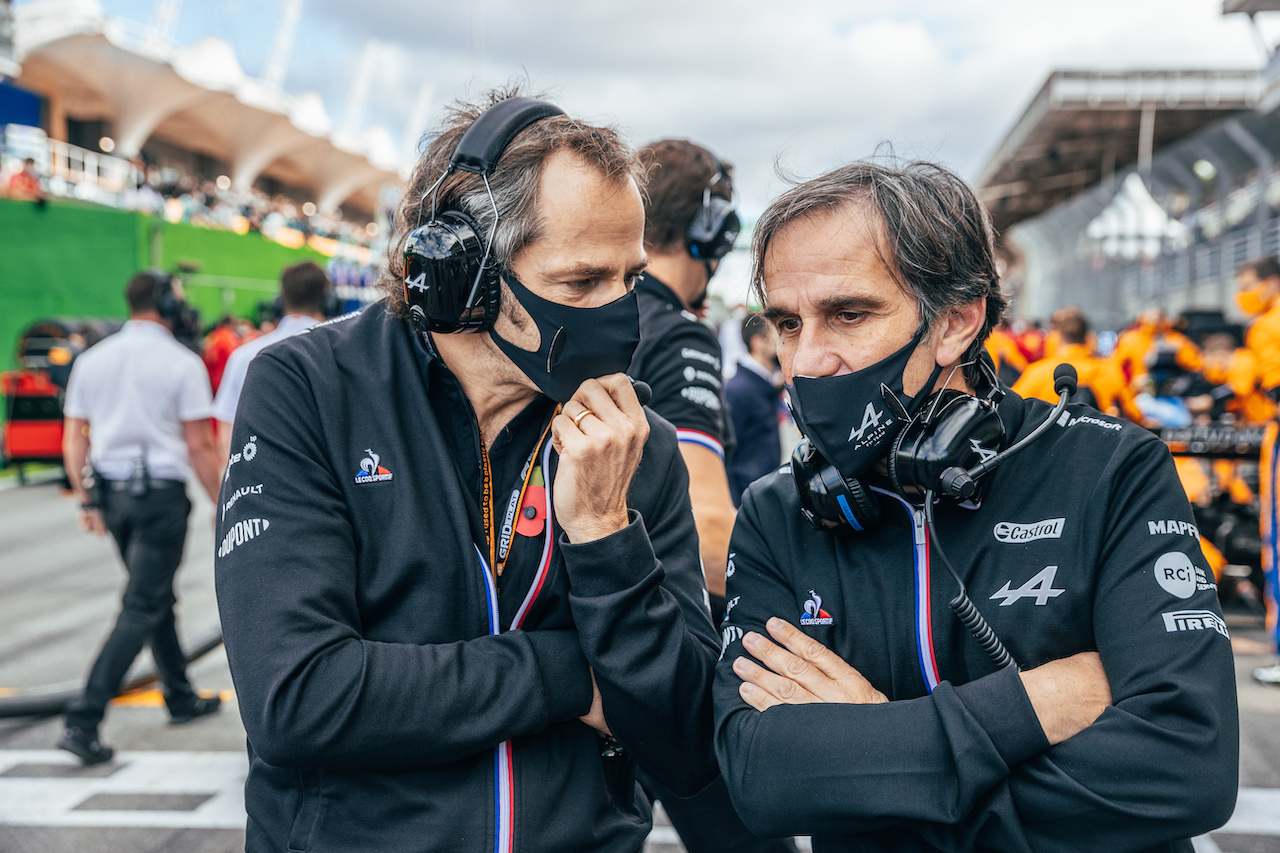 GP SAN PAOLO, (L to R): Ciaron Pilbeam (GBR) Alpine F1 Team Chief Gara Engineer with Davide Brivio (ITA) Alpine F1 Team Racing Director on the grid.
13.11.2021. Formula 1 World Championship, Rd 19, Brazilian Grand Prix, Sao Paulo, Brazil, Sprint Gara Day.
- www.xpbimages.com, EMail: requests@xpbimages.com © Copyright: Batchelor / XPB Images