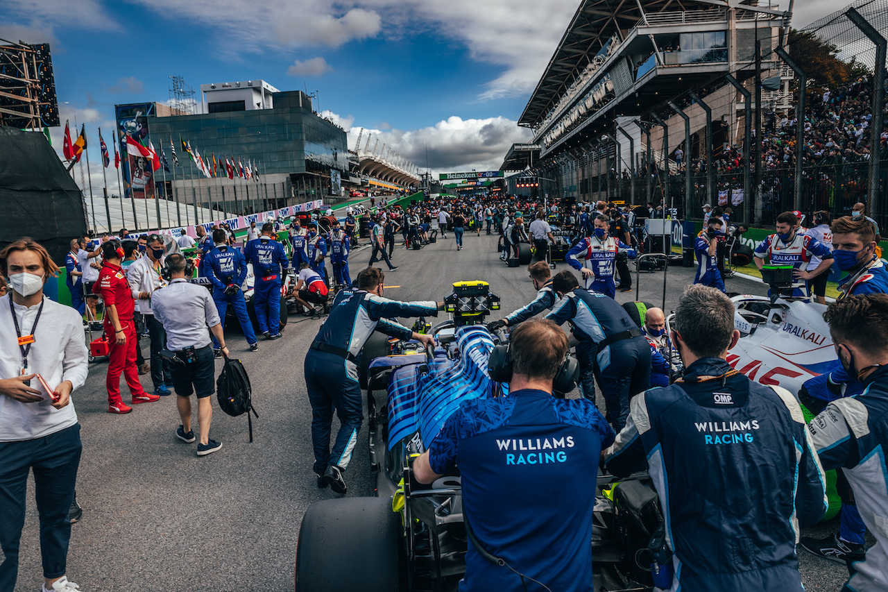 GP SAN PAOLO, Nicholas Latifi (CDN) Williams Racing FW43B on the grid.
13.11.2021. Formula 1 World Championship, Rd 19, Brazilian Grand Prix, Sao Paulo, Brazil, Sprint Gara Day.
- www.xpbimages.com, EMail: requests@xpbimages.com © Copyright: Batchelor / XPB Images