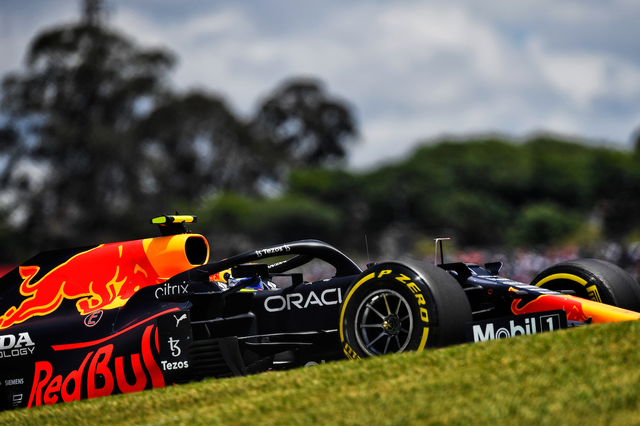 GP SAN PAOLO, Sergio Perez (MEX) Red Bull Racing RB16B.
13.11.2021. Formula 1 World Championship, Rd 19, Brazilian Grand Prix, Sao Paulo, Brazil, Sprint Gara Day.
- www.xpbimages.com, EMail: requests@xpbimages.com © Copyright: Carezzevoli / XPB Images